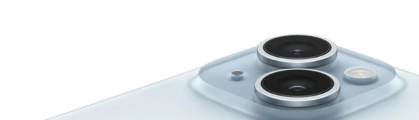 Close-up dubbele camera van een witte iPhone, scherpe lenzen en strakke afwerking zichtbaar